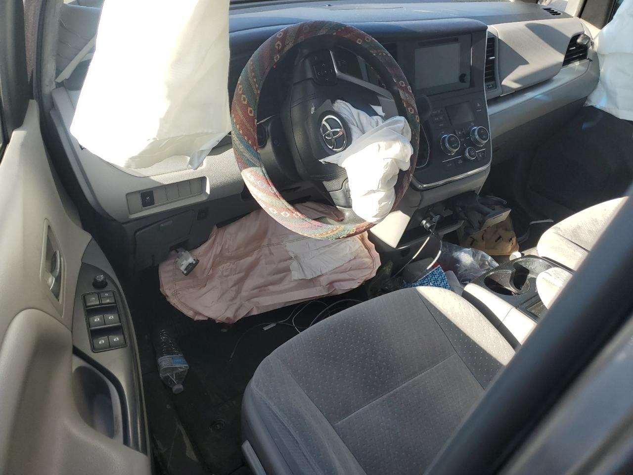 2017 TOYOTA SIENNA