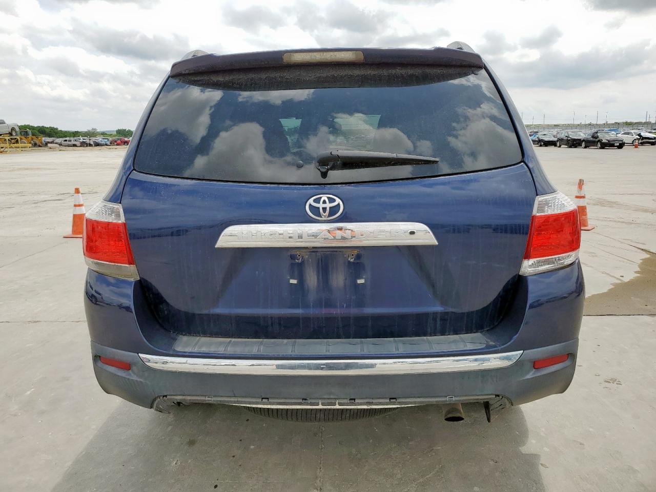 2013 TOYOTA HIGHLANDER
