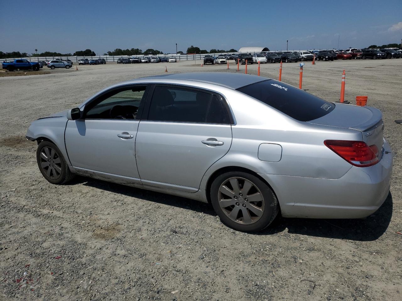 2005 TOYOTA Avalon