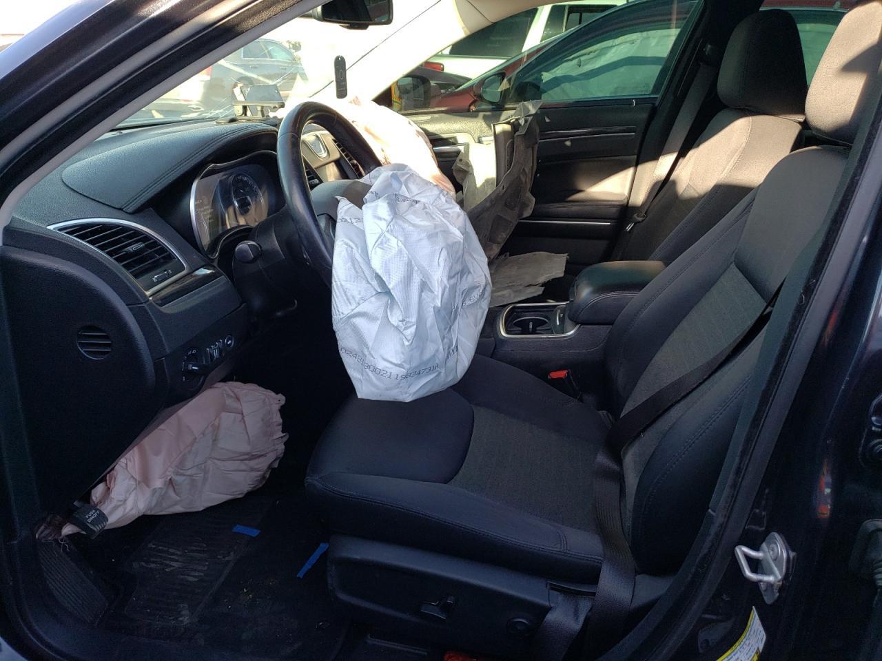 2019 CHRYSLER 300