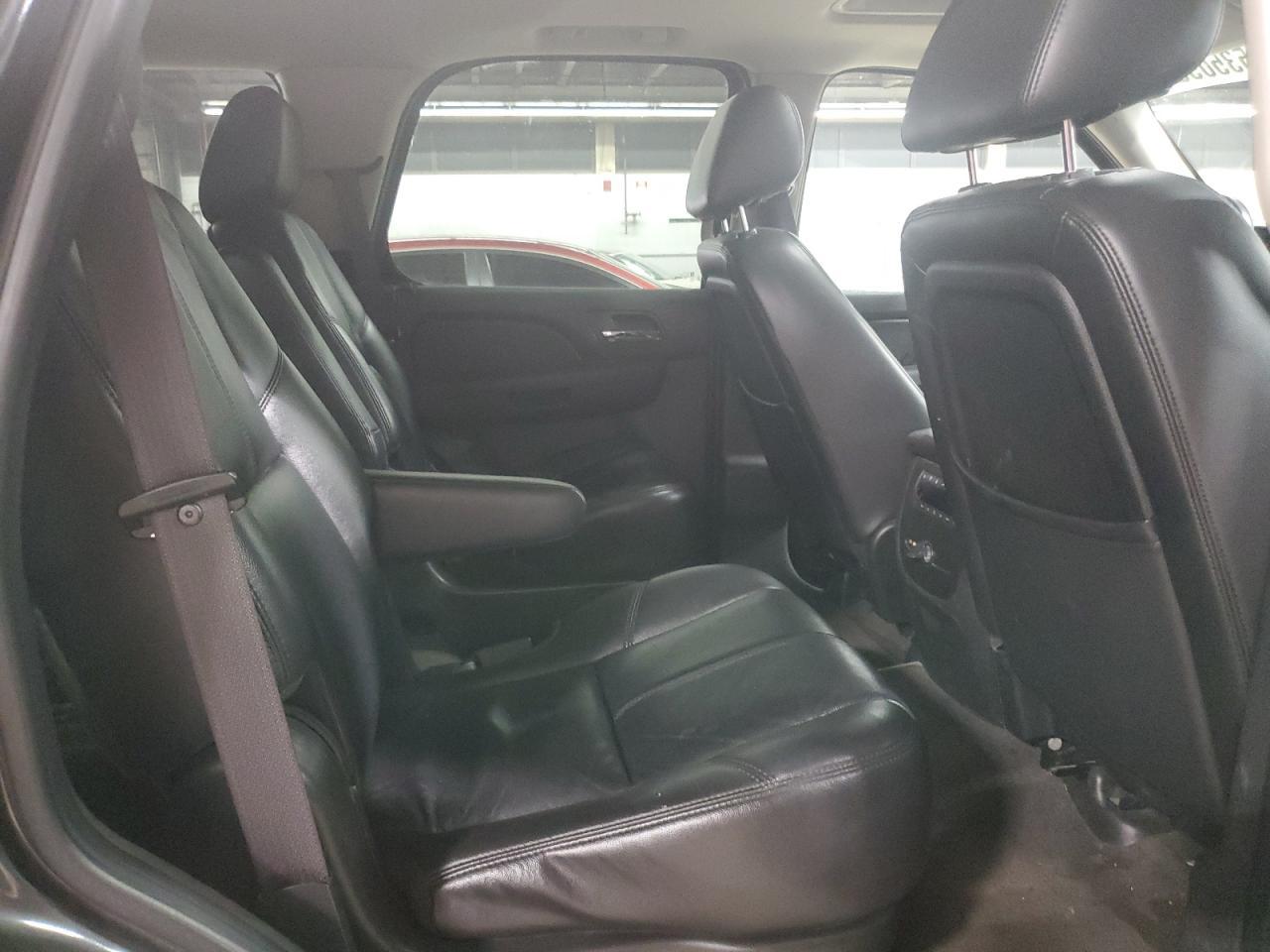 2011 CHEVROLET Tahoe