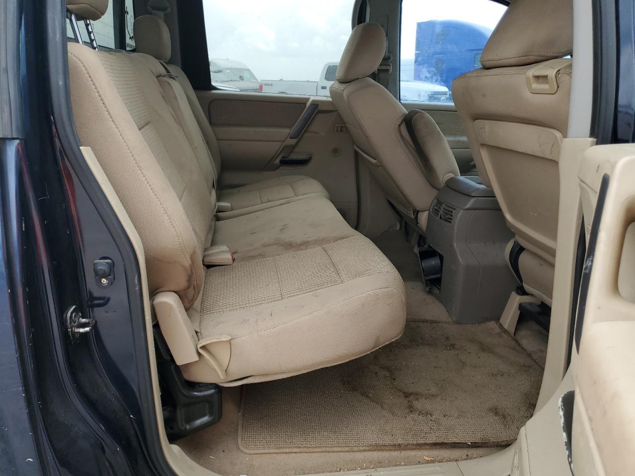 2011 NISSAN Titan