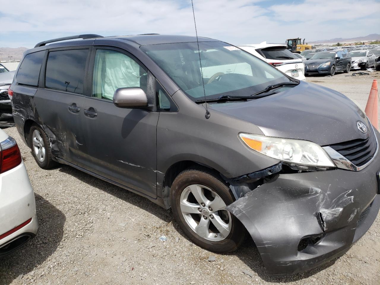 2012 TOYOTA SIENNA