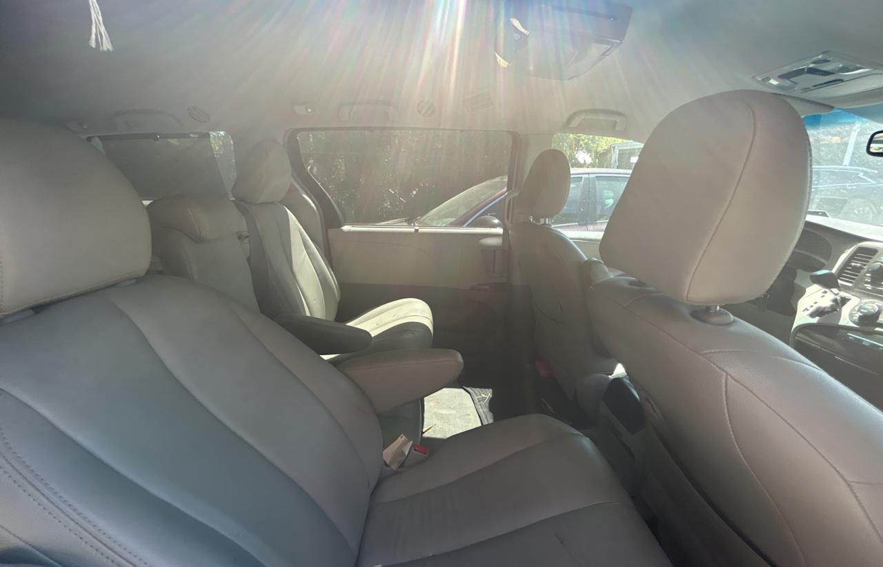 2013 TOYOTA SIENNA