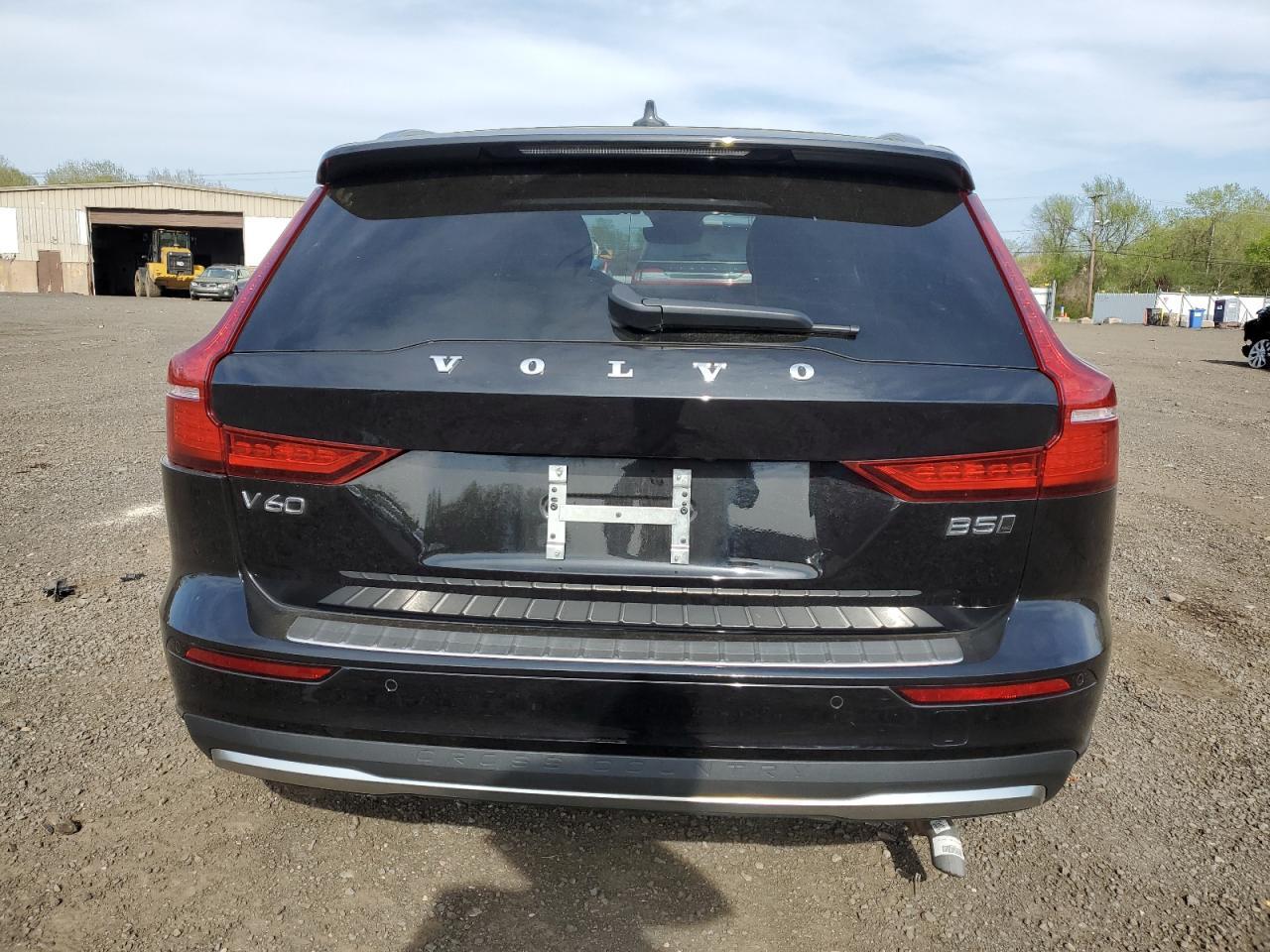 2024 VOLVO V60