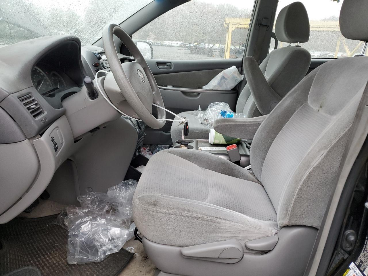 2010 TOYOTA SIENNA