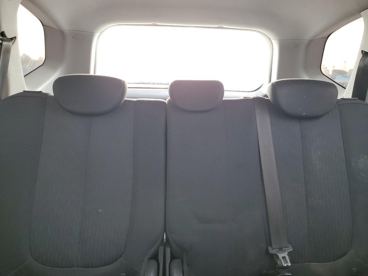 2009 KIA RONDO