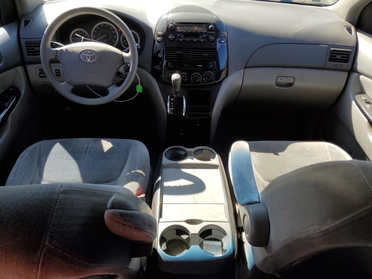 2004 TOYOTA SIENNA