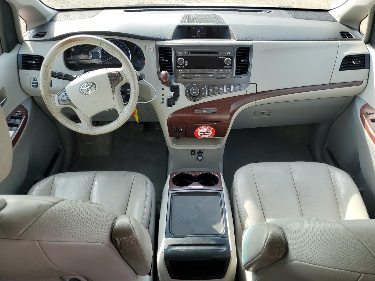 2012 TOYOTA SIENNA