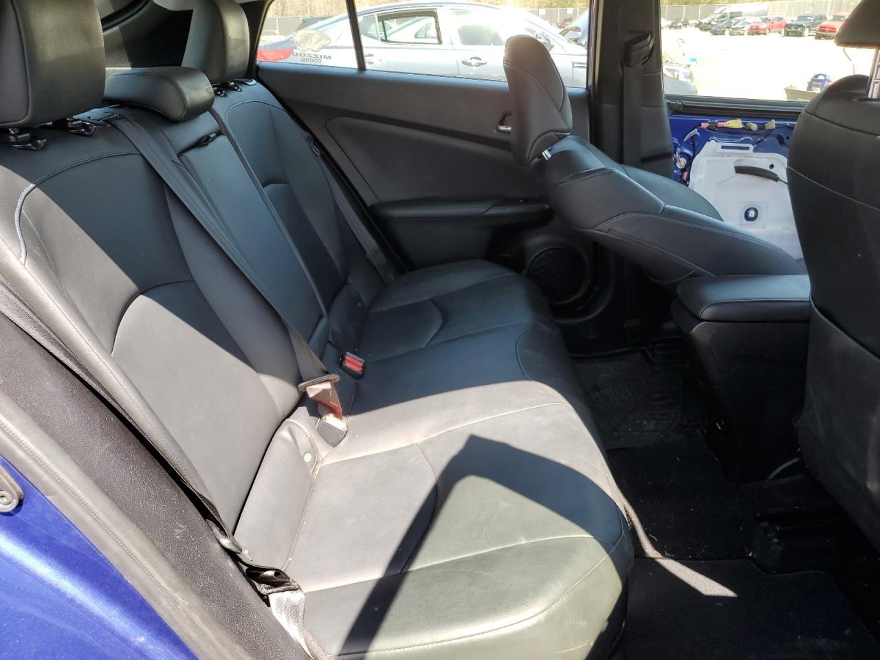 2016 TOYOTA PRIUS