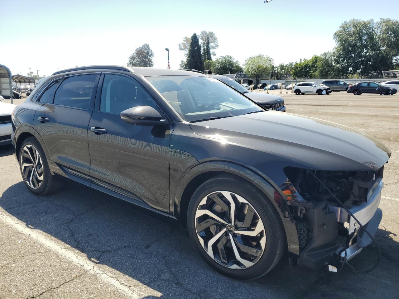 2024 AUDI Q8
