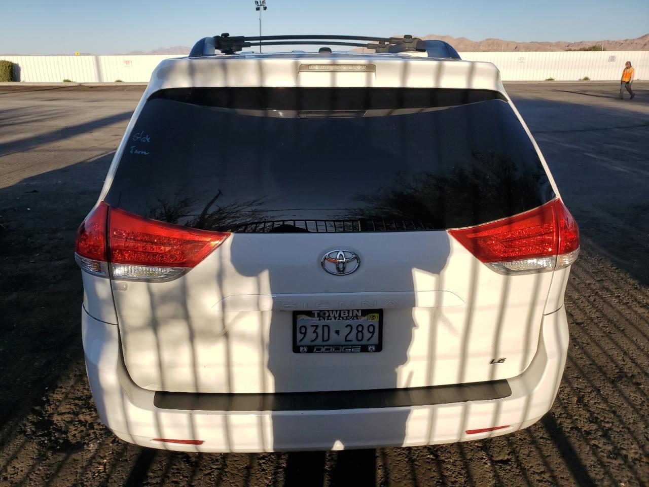 2011 TOYOTA SIENNA