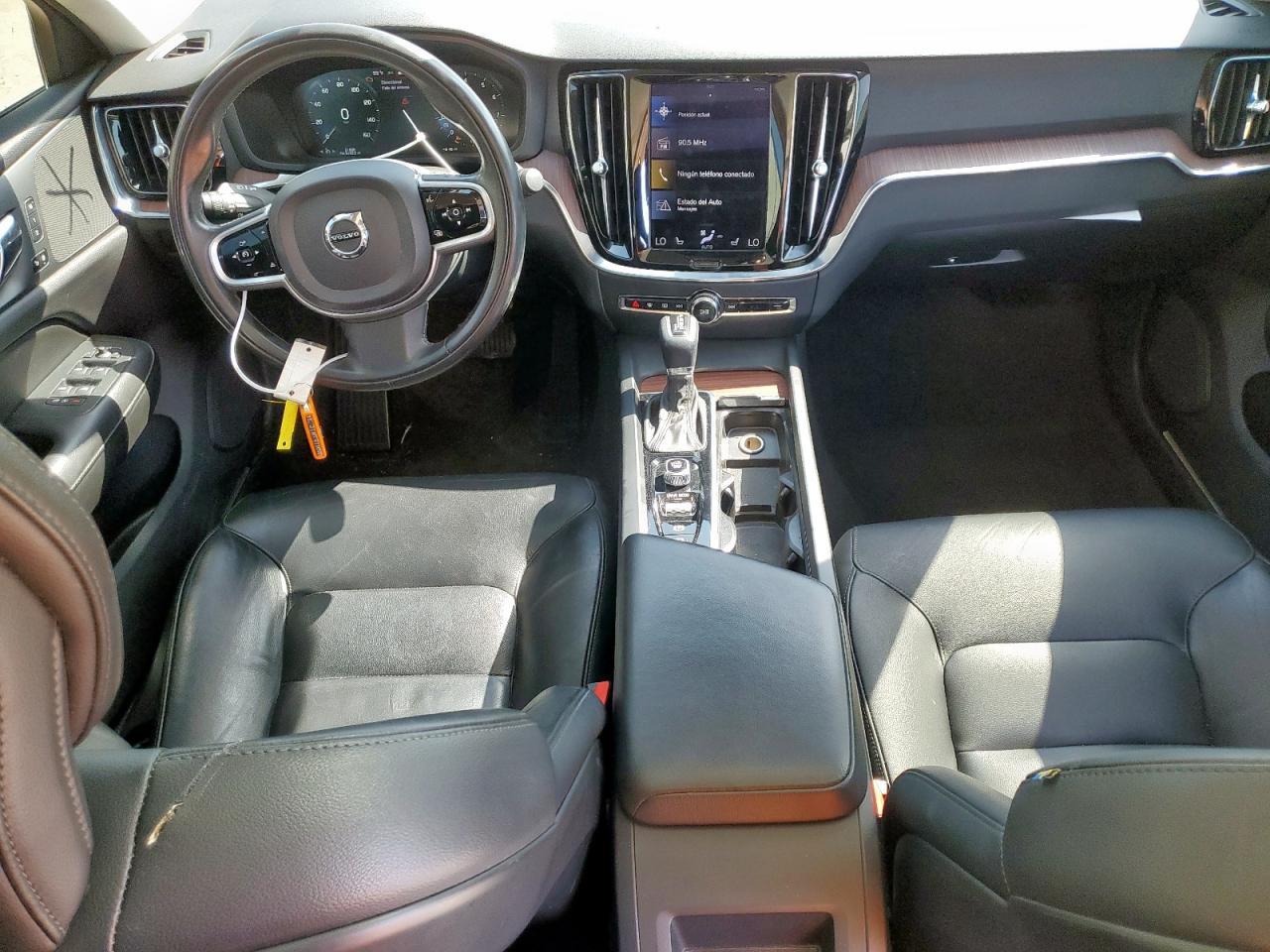 2021 VOLVO S60