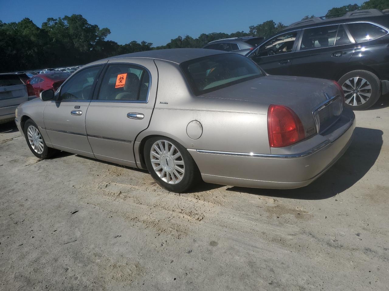 2003 LINCOLN Town Car