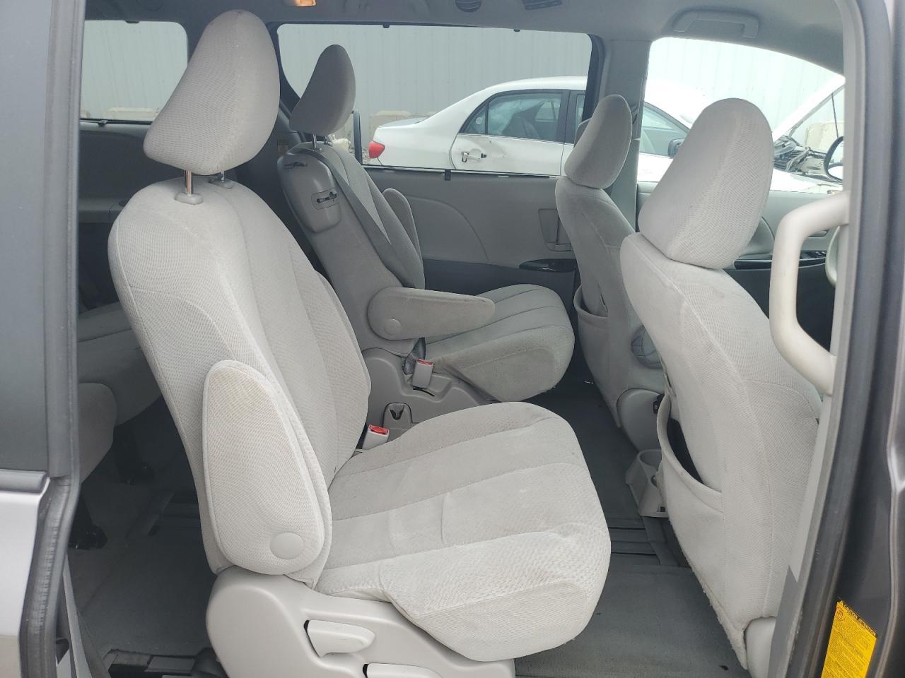 2014 TOYOTA SIENNA