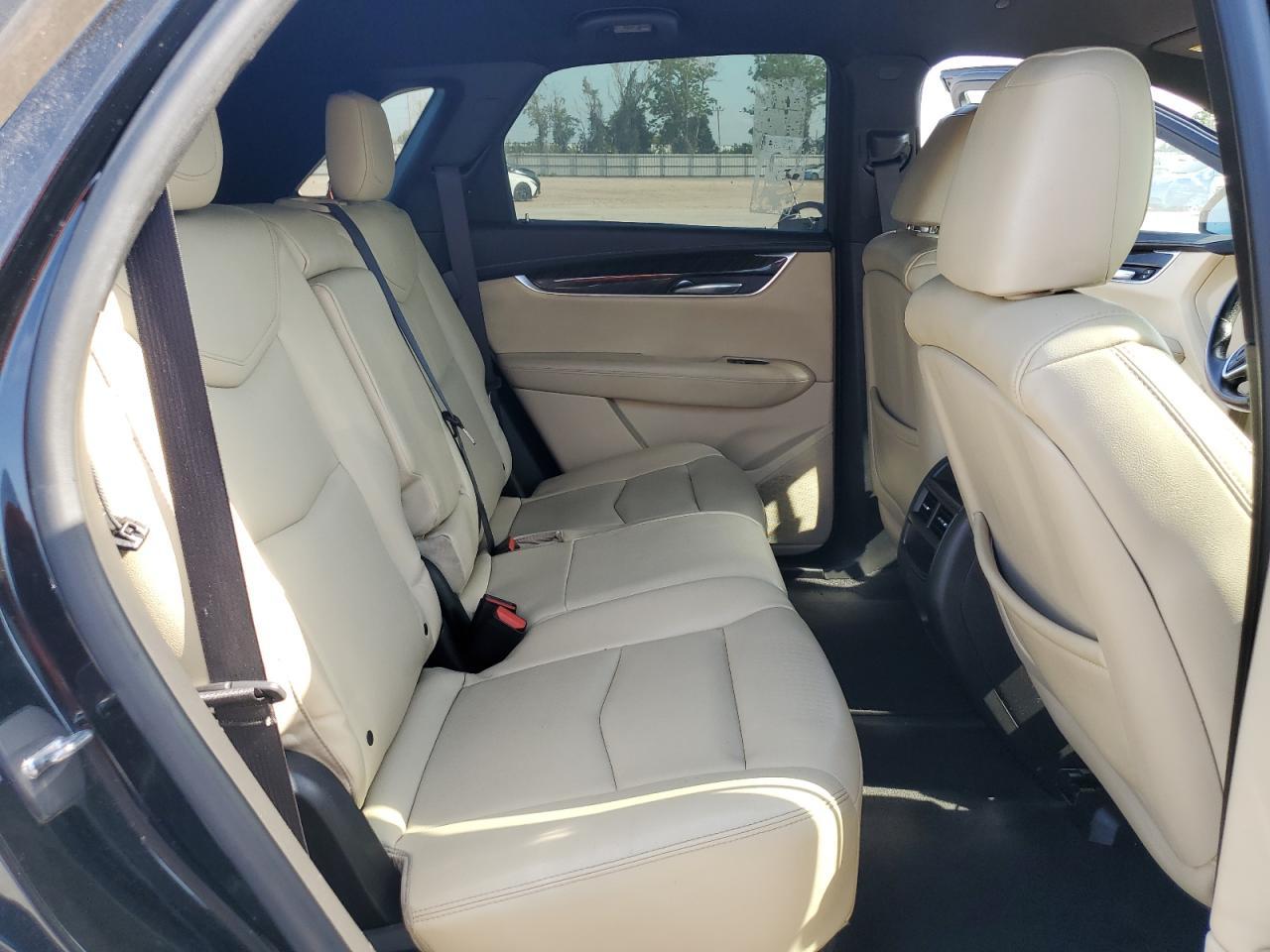 2017 CADILLAC XT5