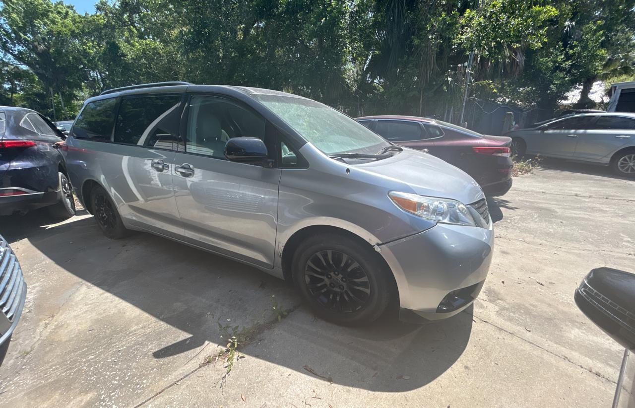 2013 TOYOTA SIENNA