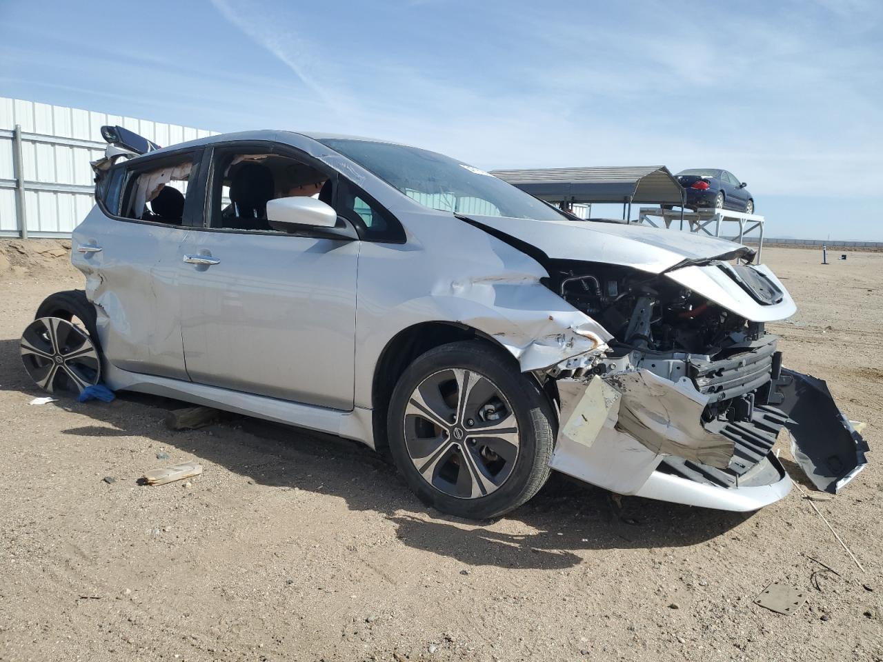 2022 NISSAN LEAF