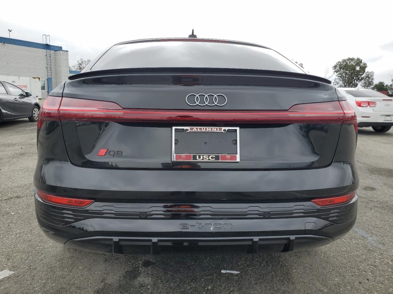2024 AUDI Q8