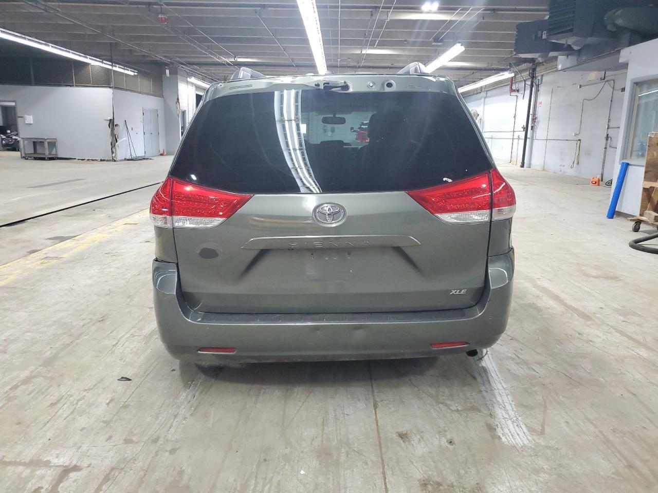 2012 TOYOTA SIENNA