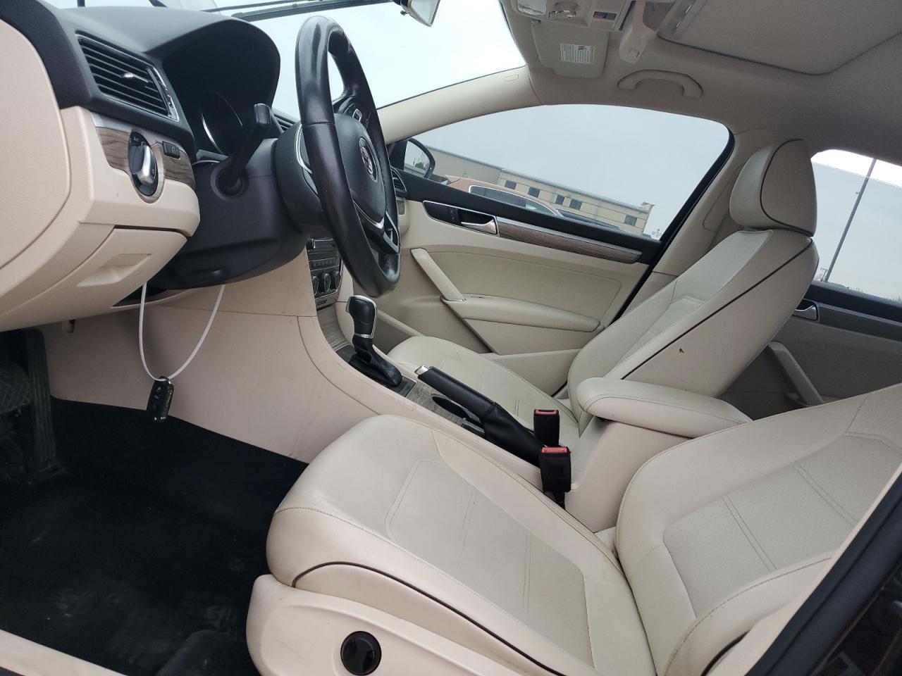 2018 VOLKSWAGEN Passat