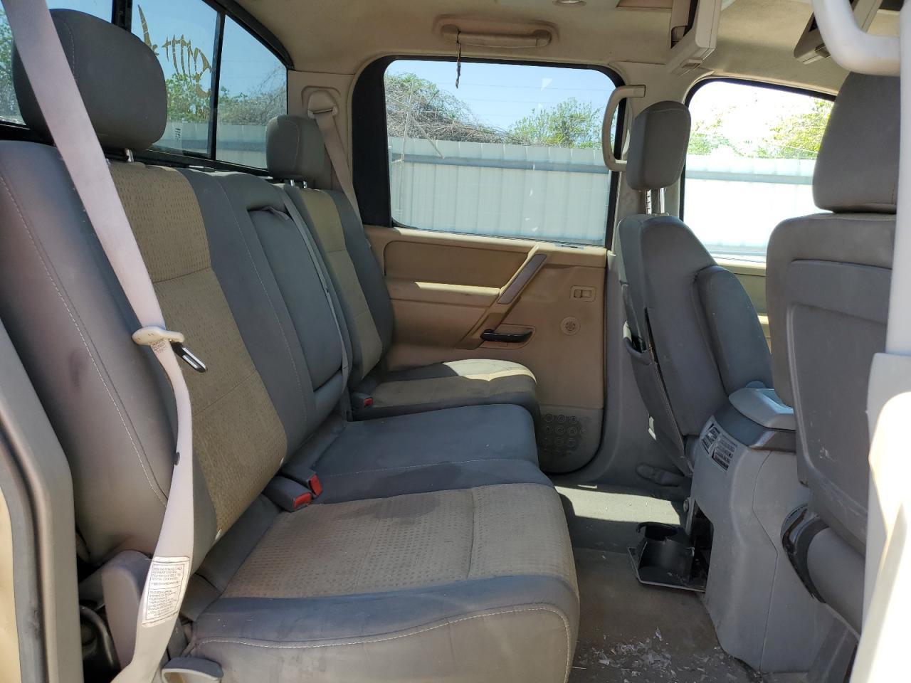 2004 NISSAN Titan