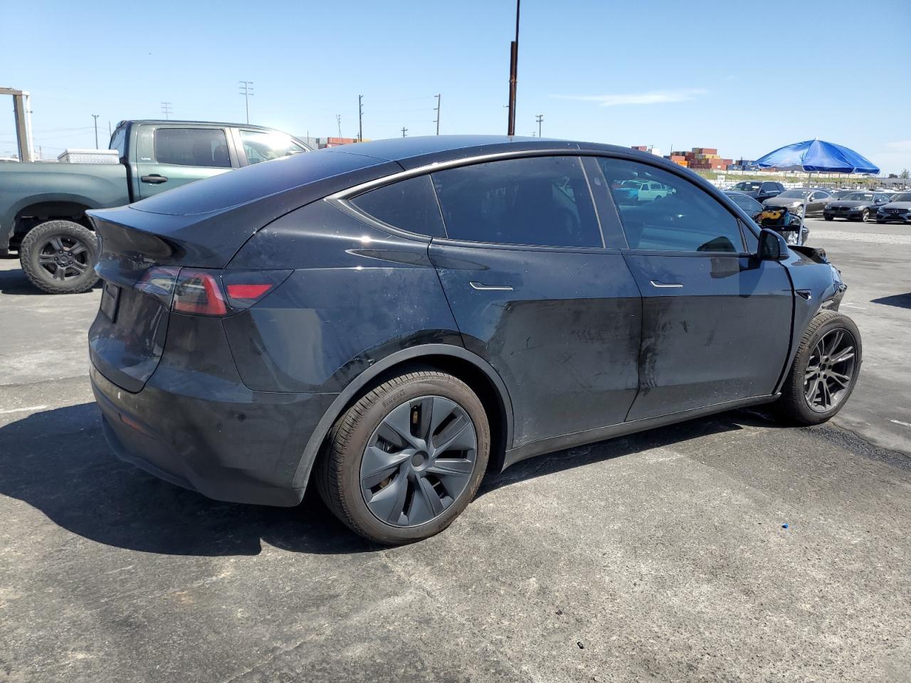 2025 TESLA MODEL Y
