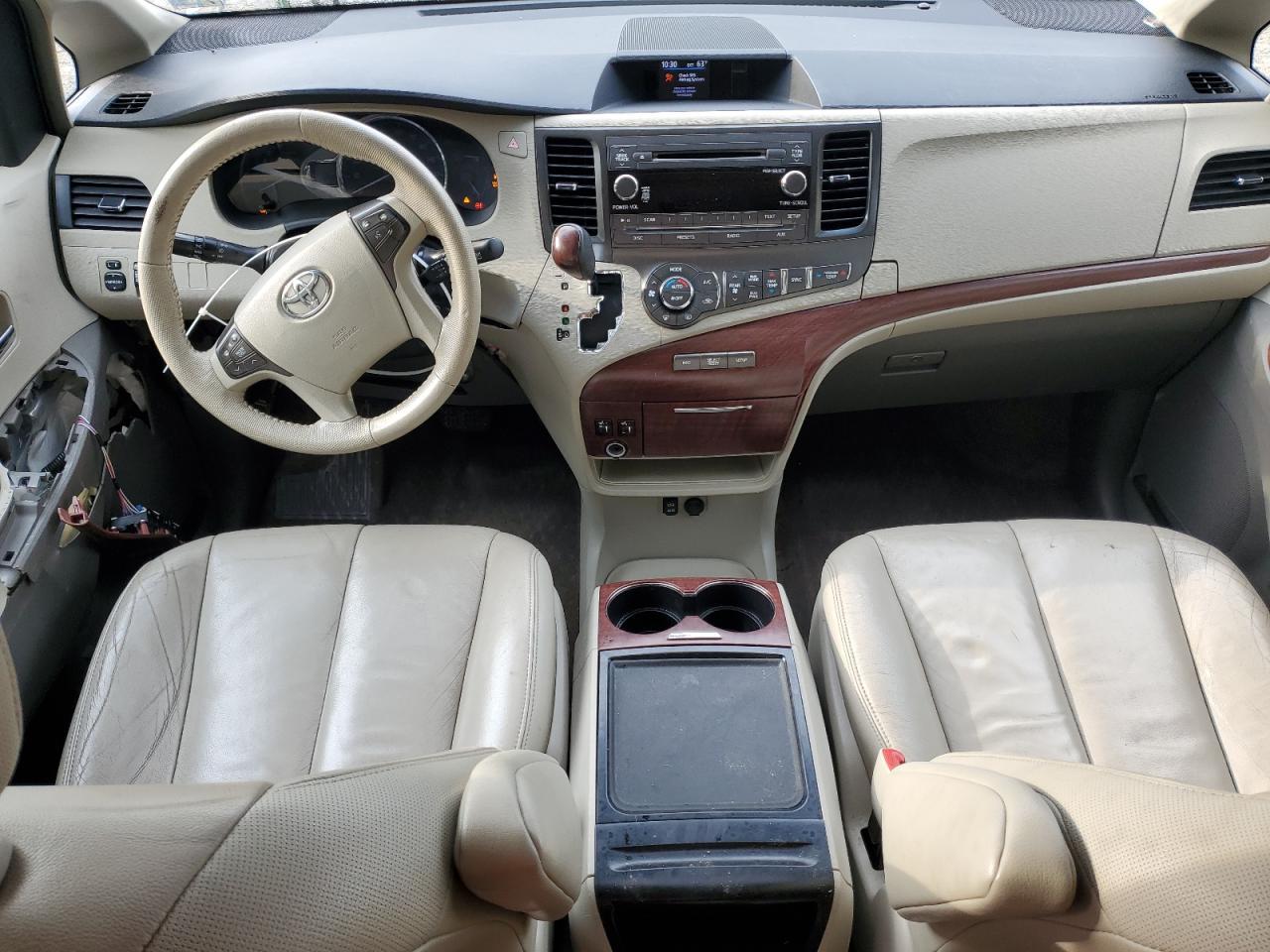 2014 TOYOTA SIENNA