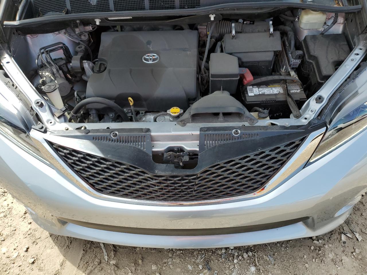 2015 TOYOTA SIENNA
