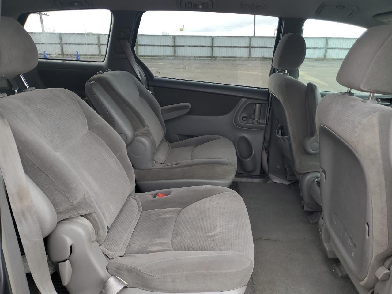 2004 TOYOTA SIENNA