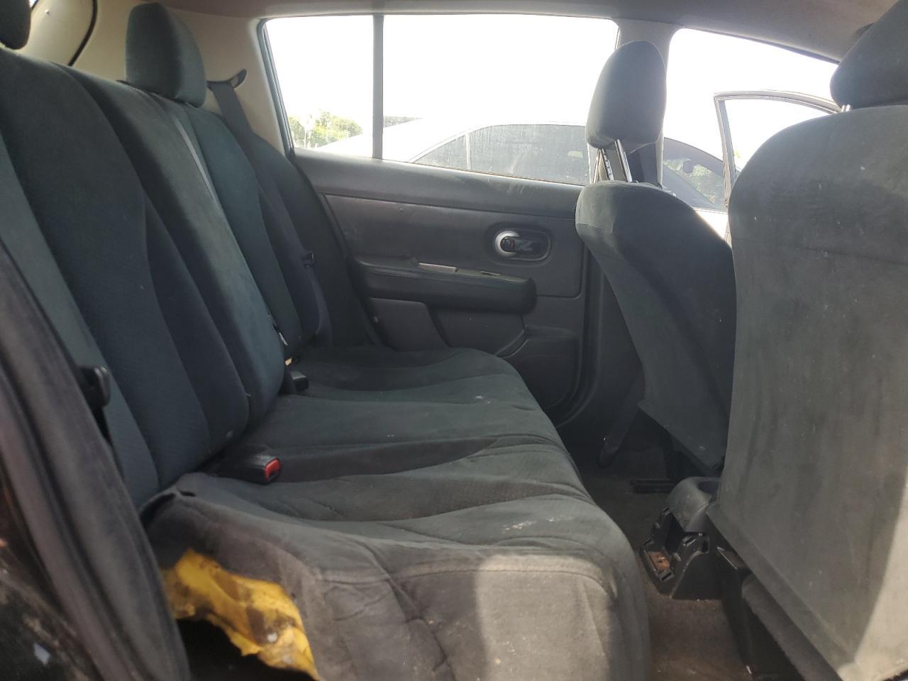 2011 NISSAN VERSA