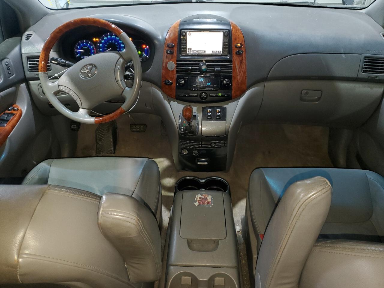 2009 TOYOTA SIENNA