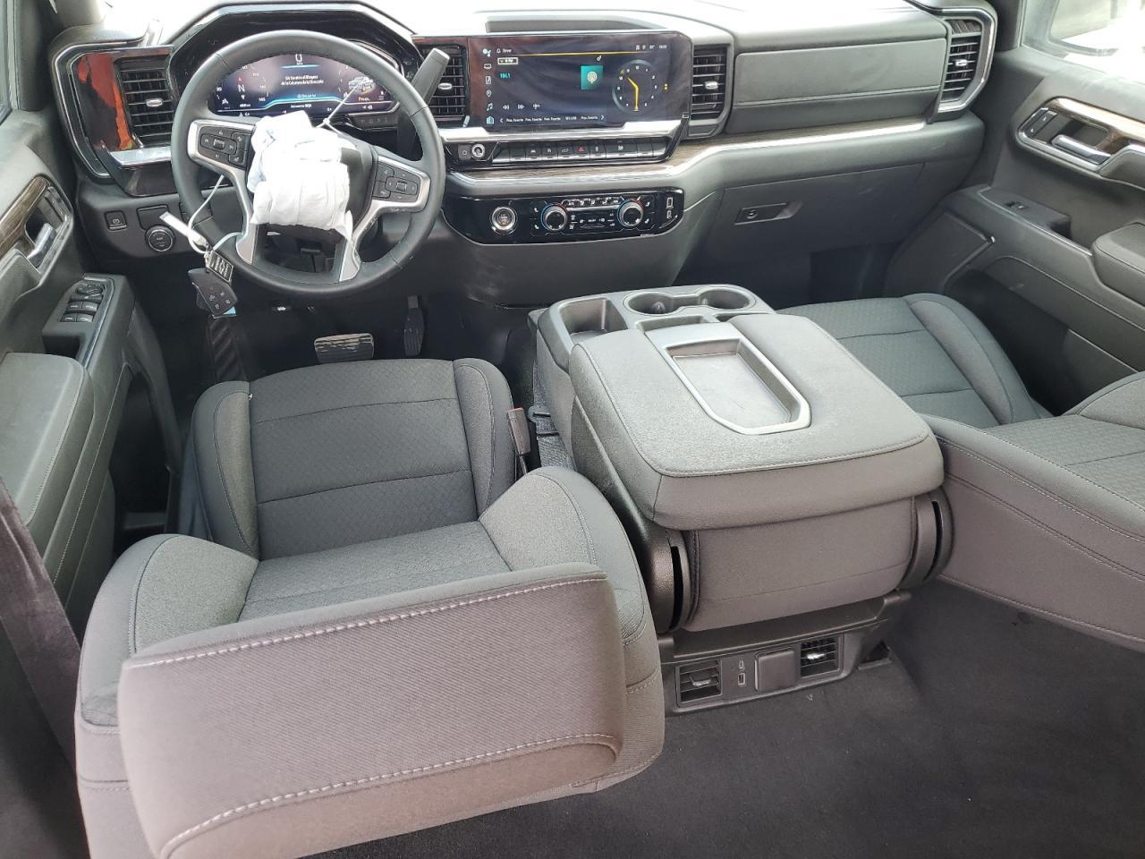 2024 CHEVROLET Silverado