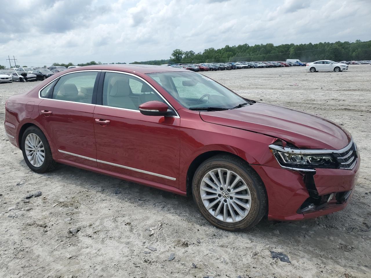 2017 VOLKSWAGEN Passat