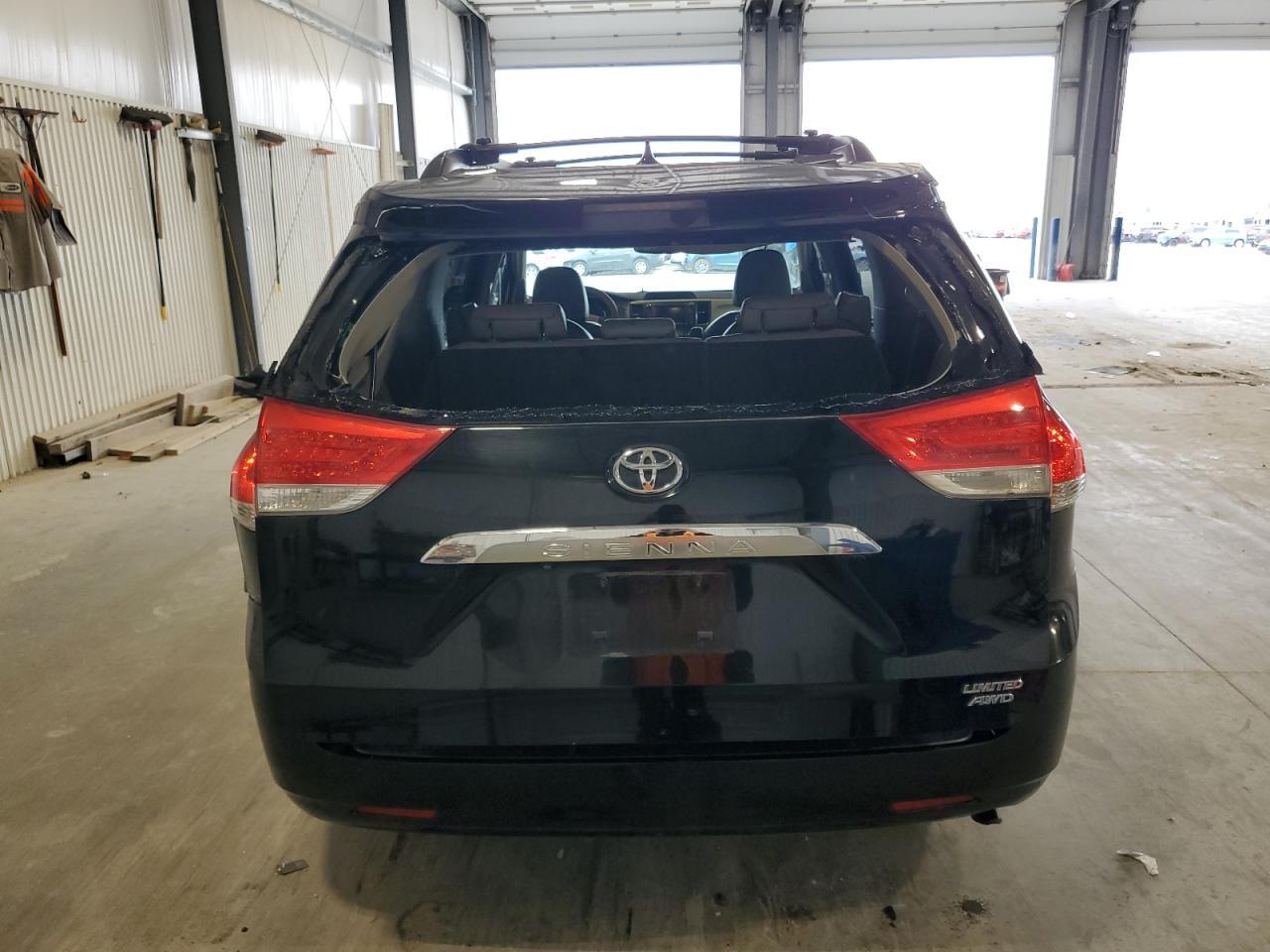 2012 TOYOTA SIENNA