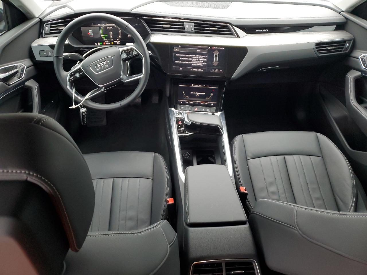 2024 AUDI Q8