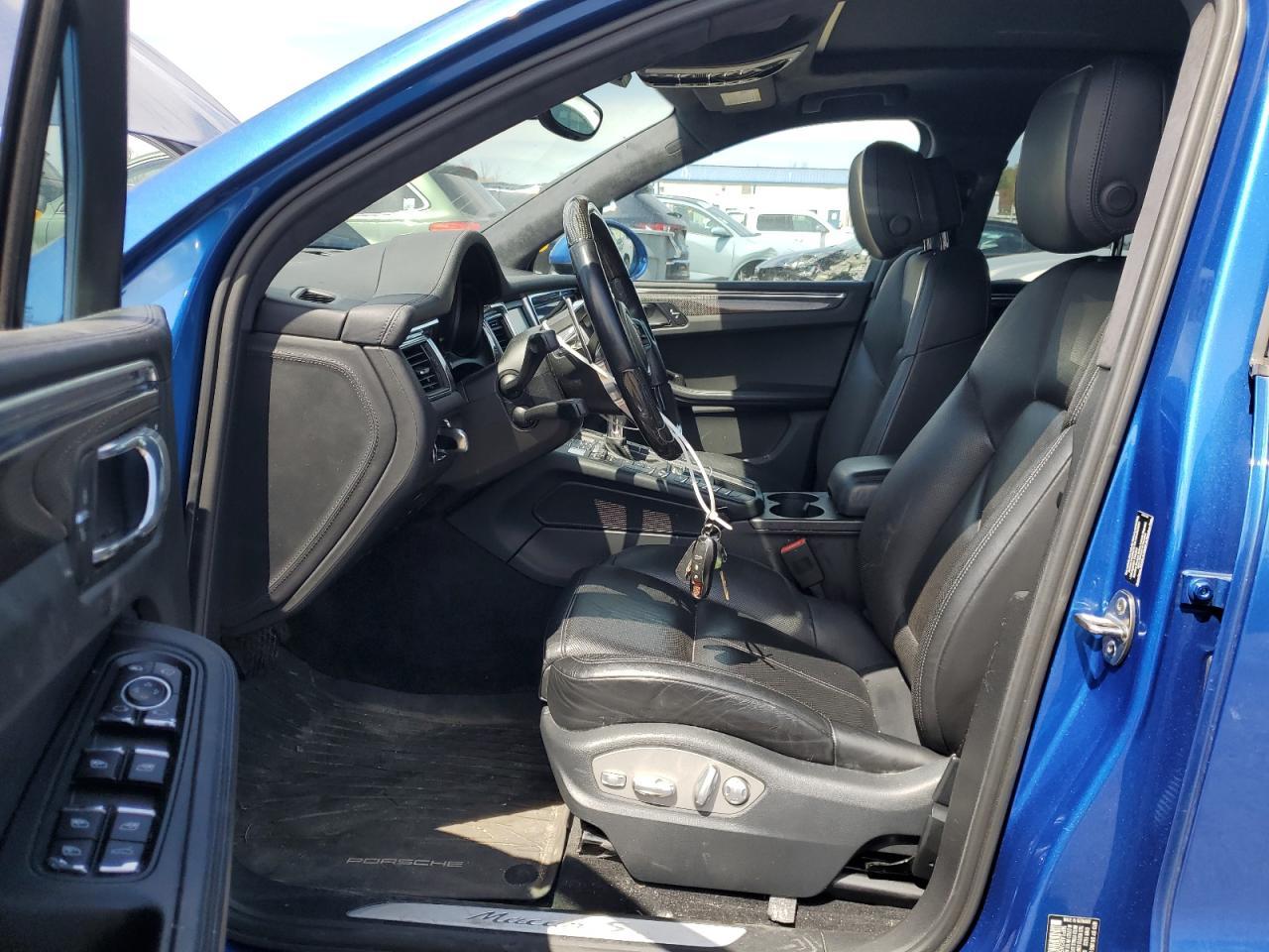 2015 PORSCHE Macan
