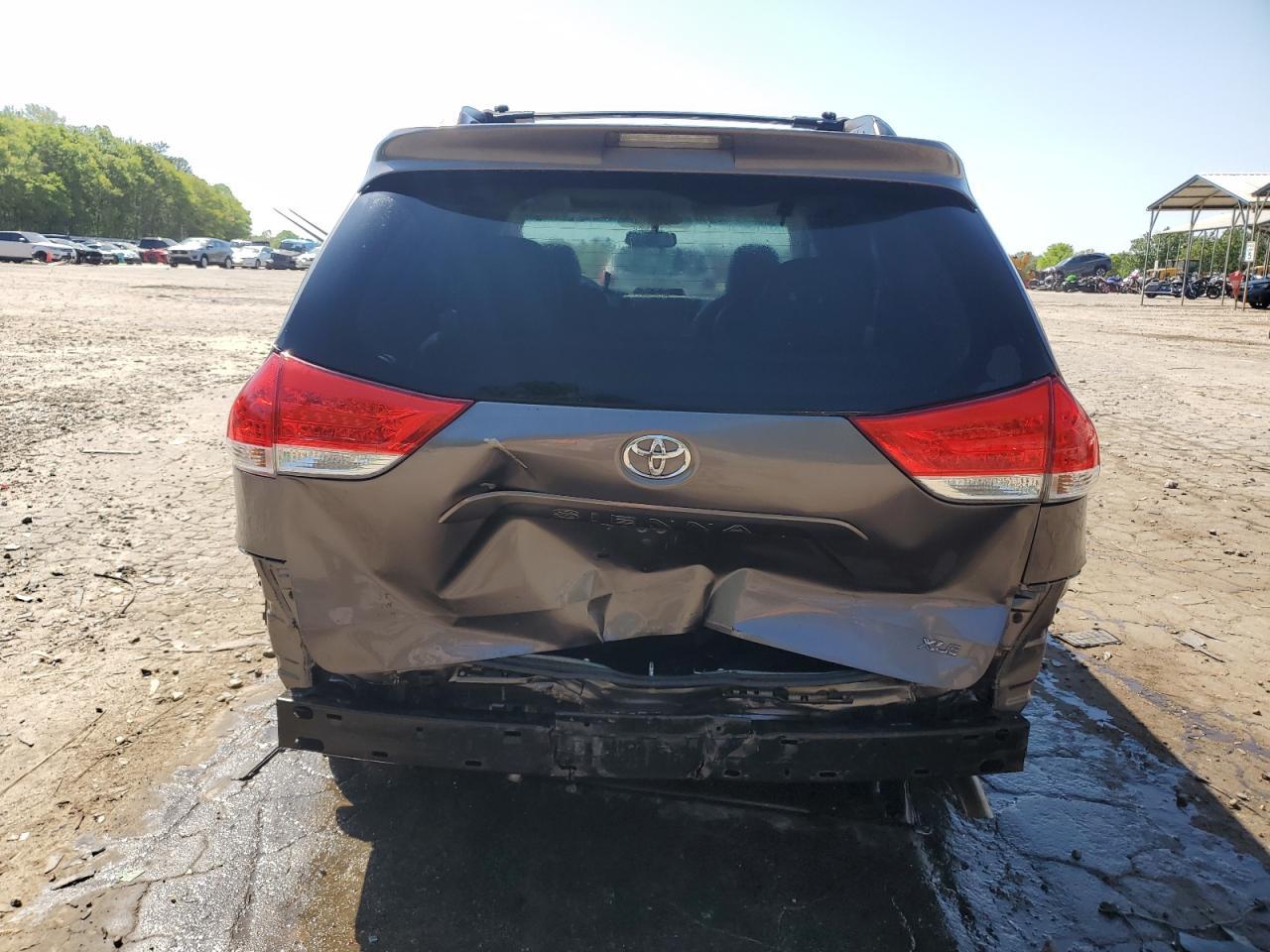 2014 TOYOTA SIENNA