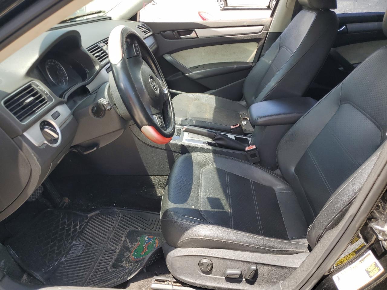 2012 VOLKSWAGEN Passat