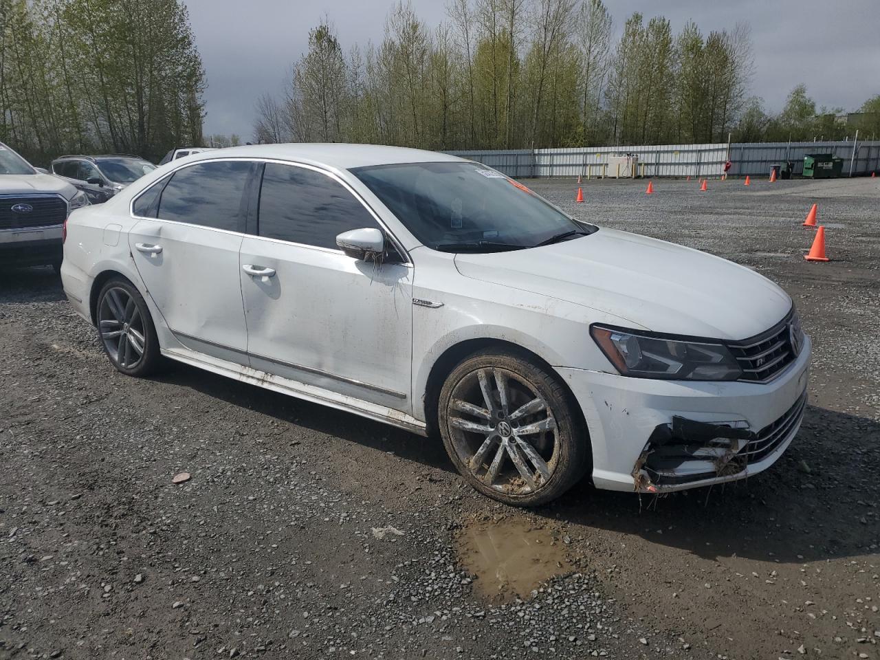 2017 VOLKSWAGEN Passat