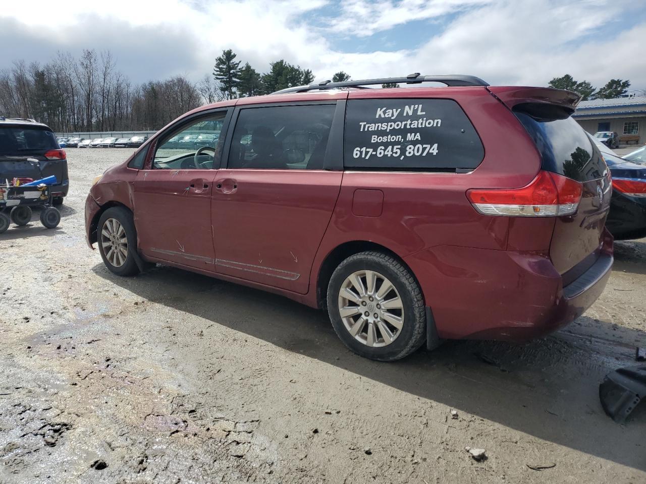 2013 TOYOTA SIENNA