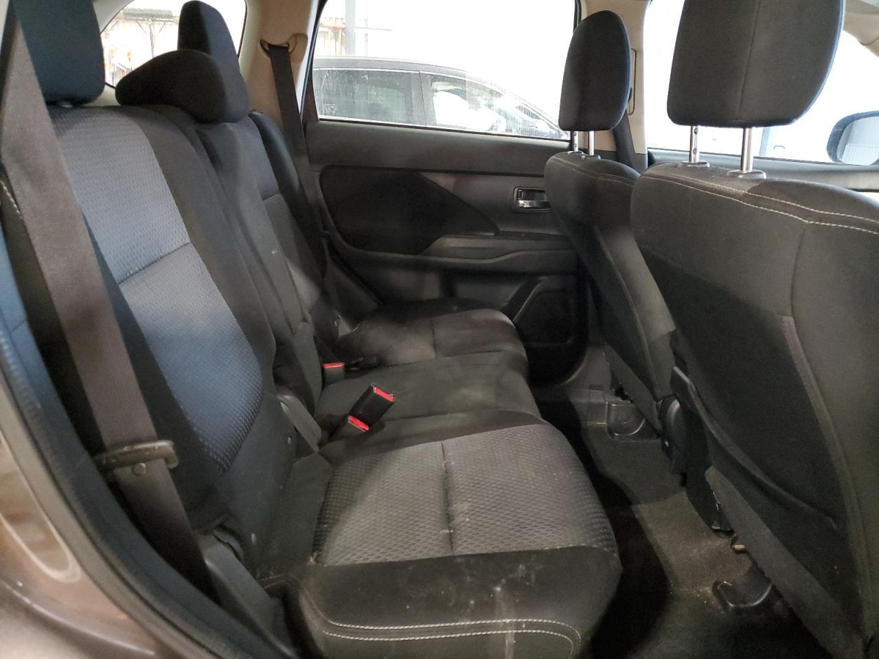 2016 MITSUBISHI outlander