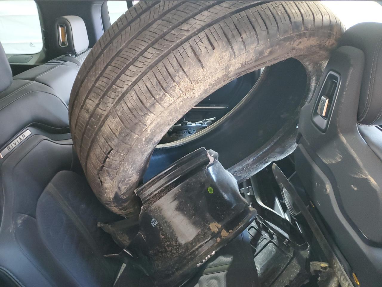 2025 RIVIAN R1s