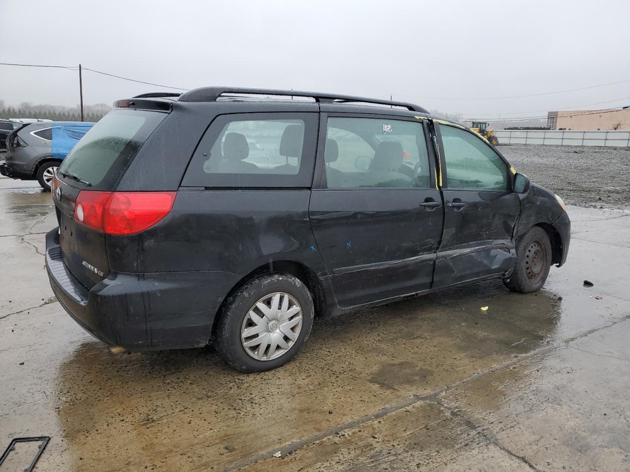 2010 TOYOTA SIENNA