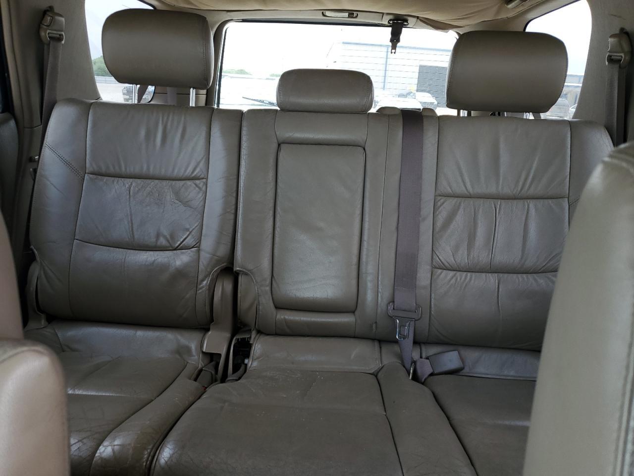 2004 TOYOTA Sequoia
