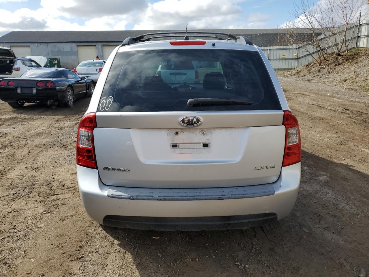 2008 KIA RONDO
