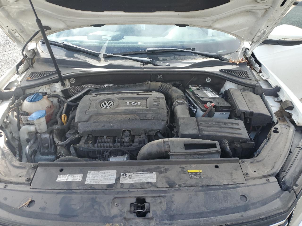 2017 VOLKSWAGEN Passat