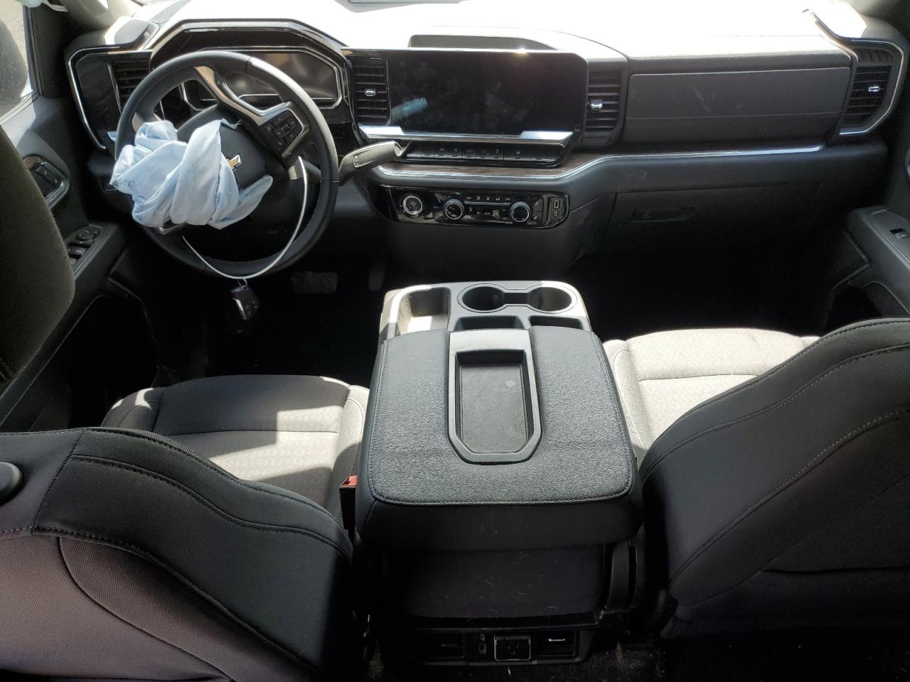2024 CHEVROLET Silverado