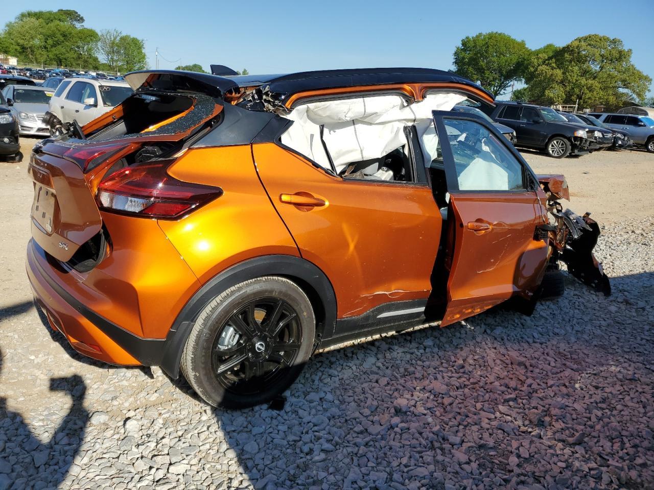 2024 NISSAN KICKS