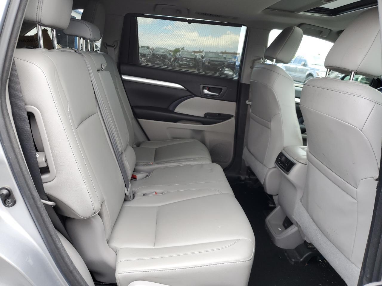 2016 TOYOTA HIGHLANDER